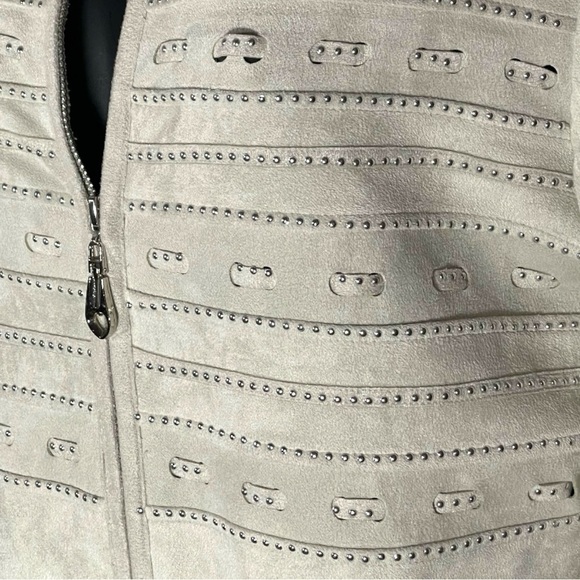 Frank Lyman Women’s Full Zip Soft Faux Suede Silver Blazer Jacket Size Medium - Picture 4 of 16